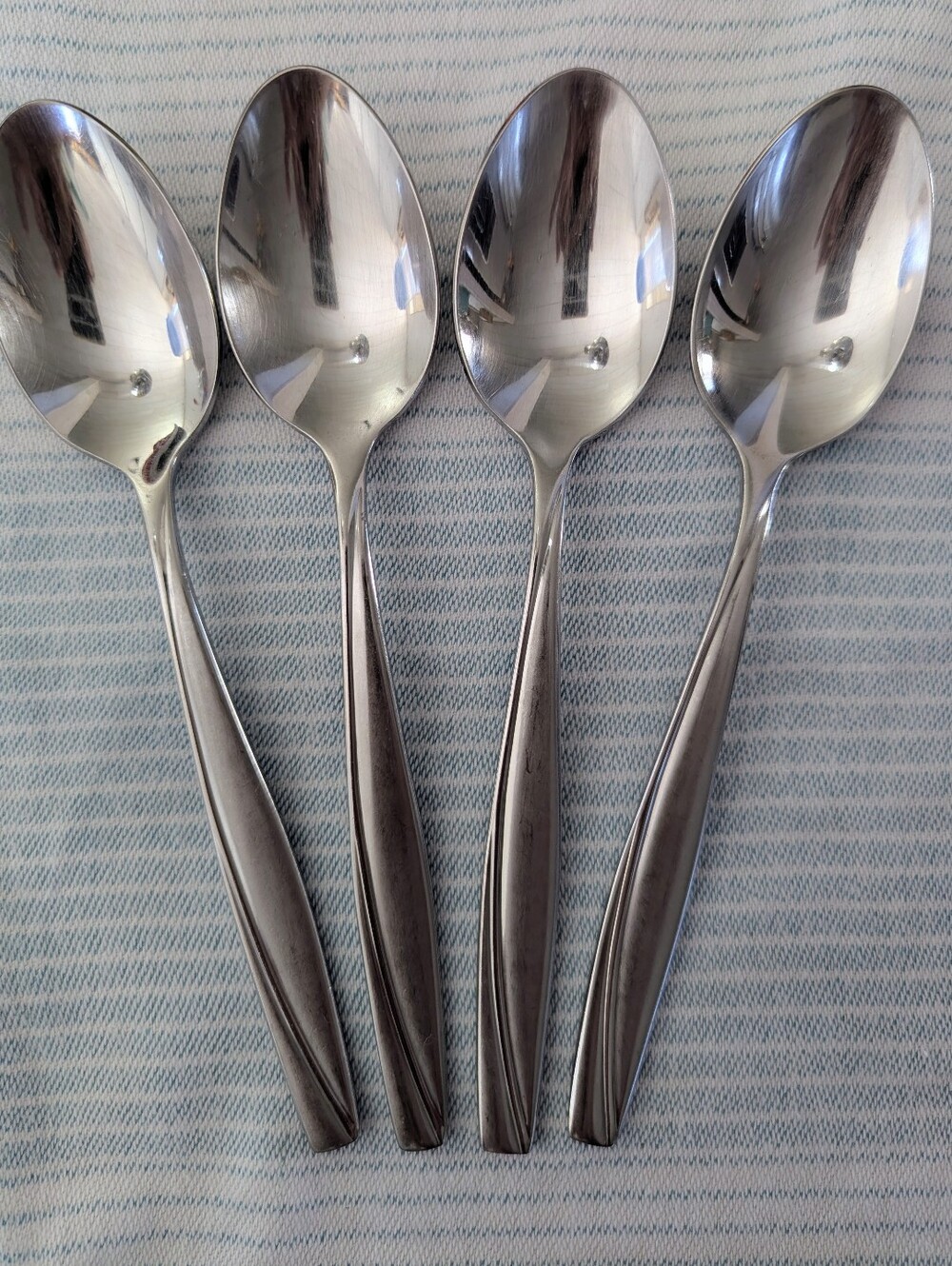 Oneida Camlynn 4 Large Spoons